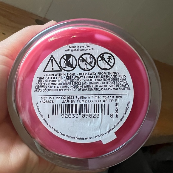 Bundle 3 pcs Candles from Bath & Body Works (2) and Yankee Candle (1) - Picture 12 of 12